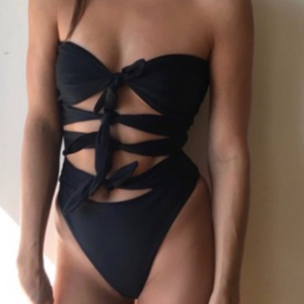 ISO Inamorata Cardiff One-Piece - Picture 2 of 3
